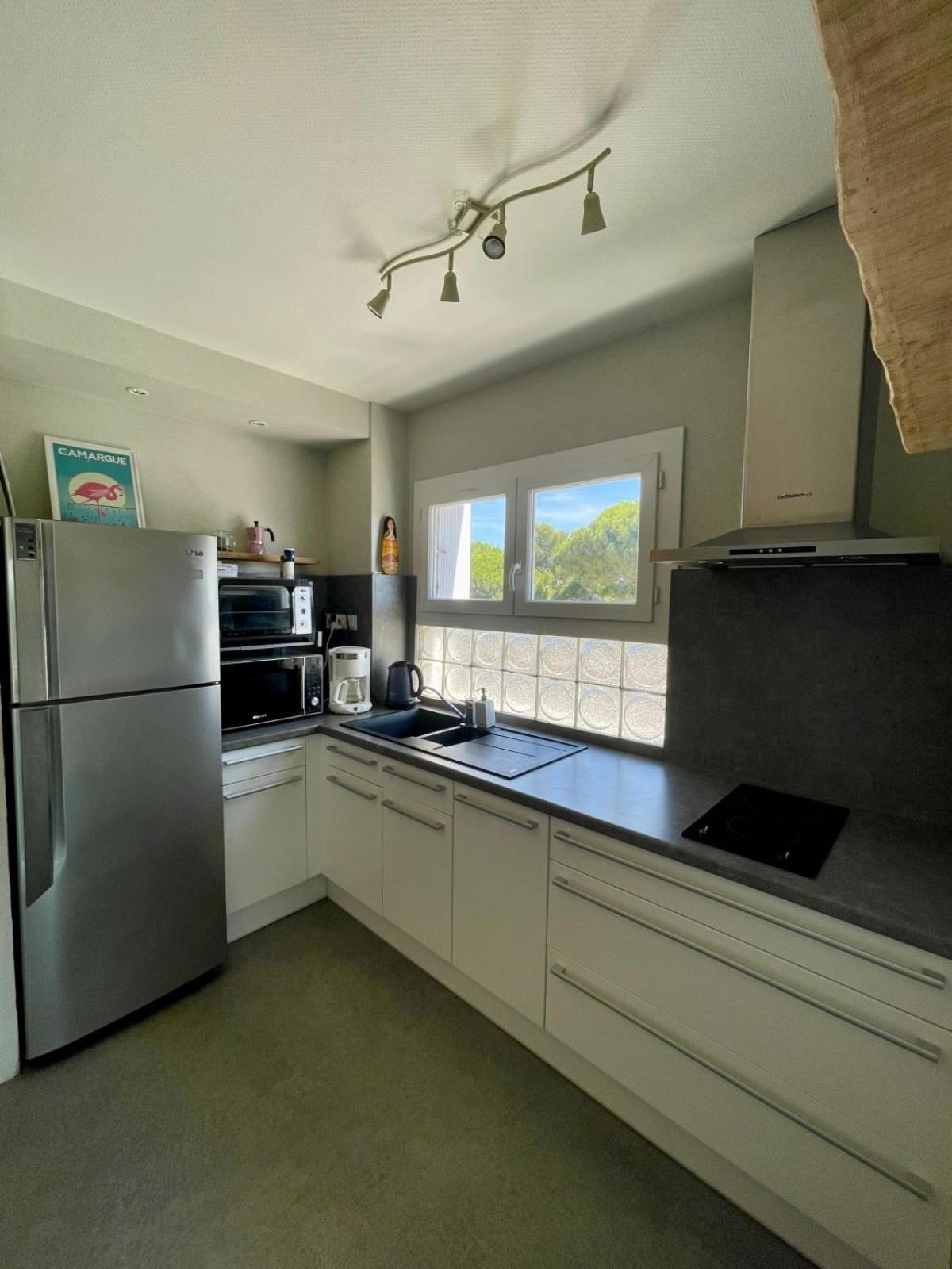 Le Neptune Appartement T2 Tout Confort Au Calme Et A Deux Pas De La Plage Le Grau-du-Roi Luaran gambar